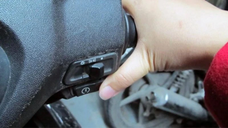 Cách xử lý khi xe hết ắc quy giữa đường: Hướng dẫn chi tiết từ A đến Z 3 Dấu hiệu ắc quy xe sắp hỏng